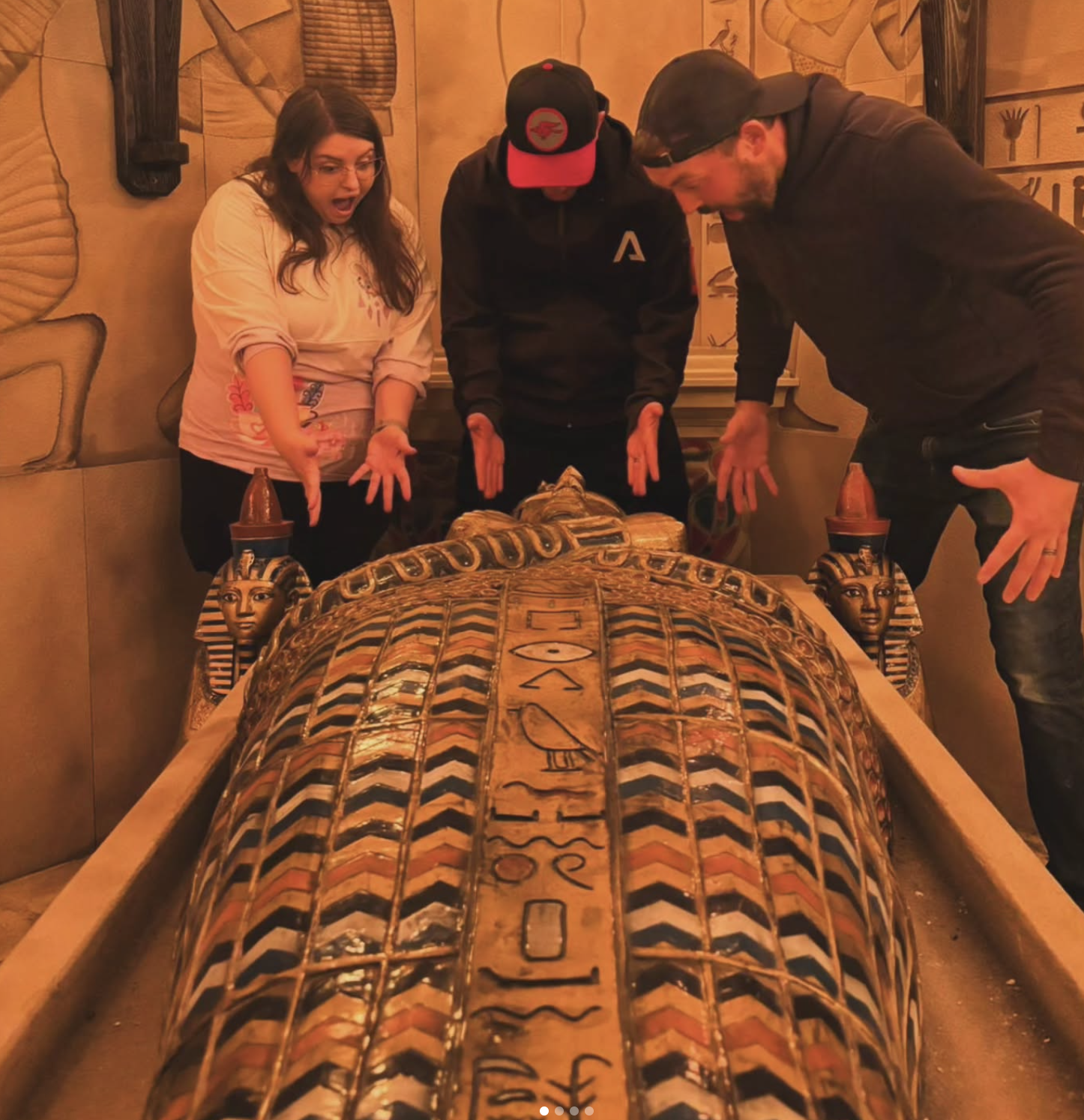 Escape room featuring pyramid artifacts and sand-covered floor