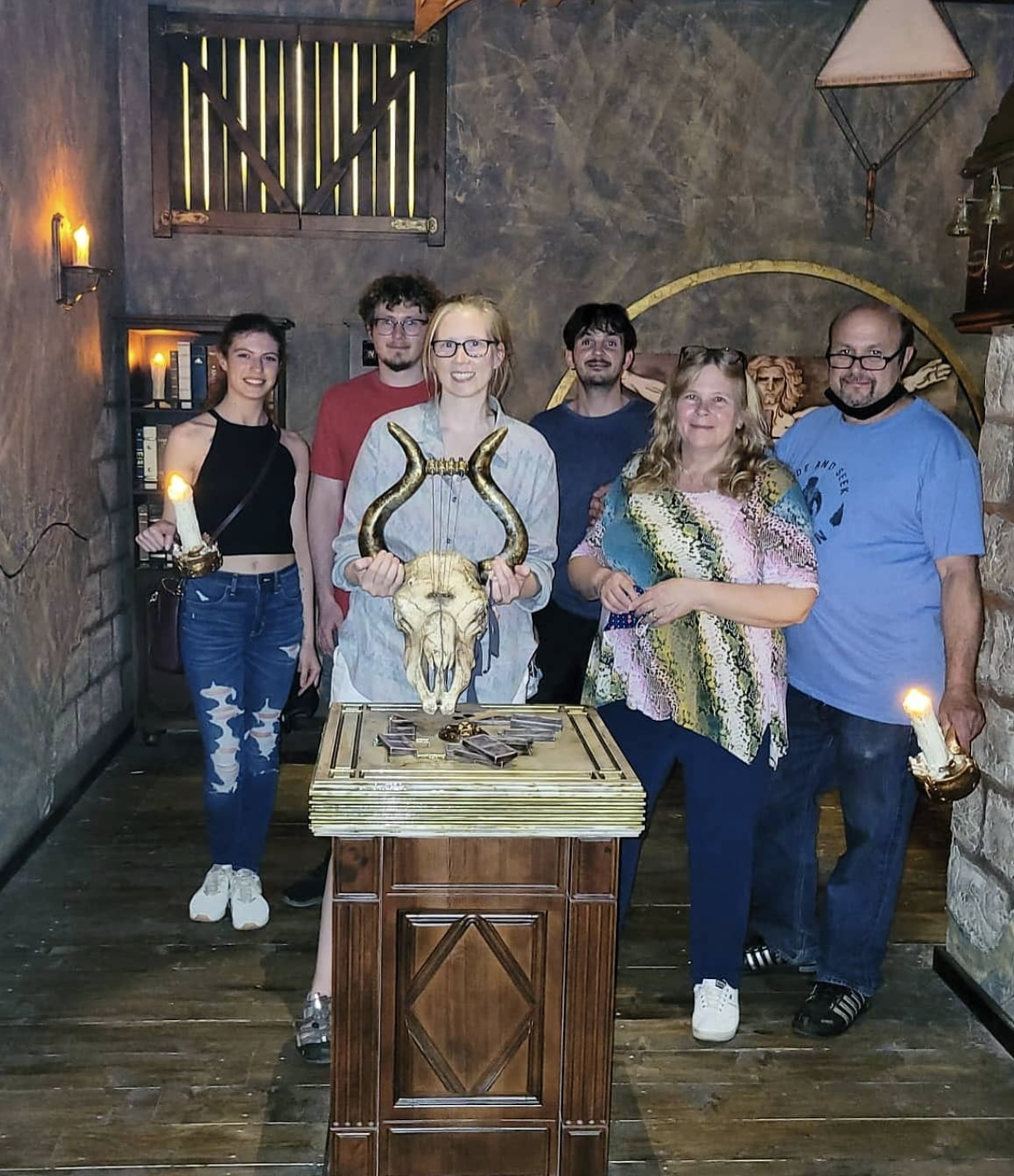 Mystery clues inspired by The Da Vinci Code in escape room
